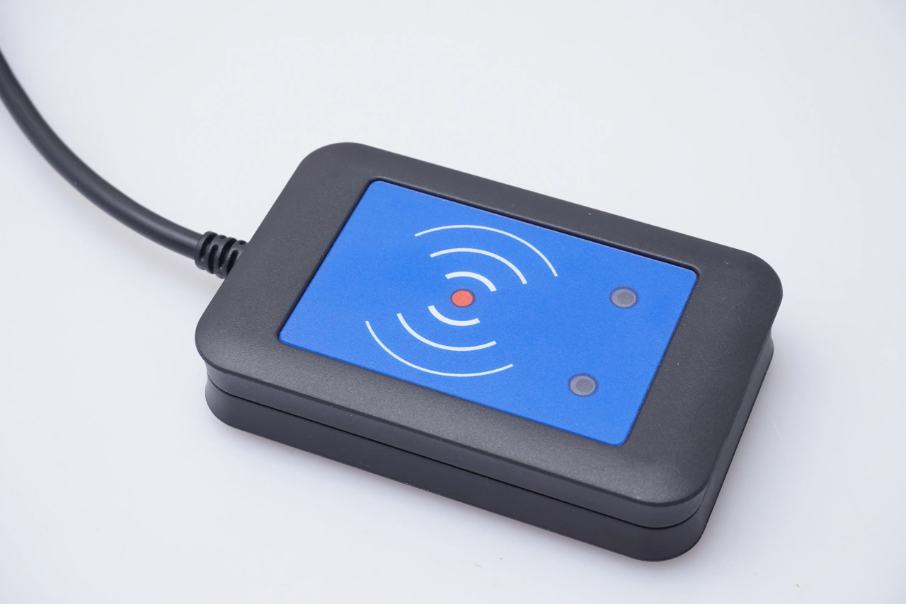 i-CHARGE Card Reader pt. carduri RFID compatibile ISO14443