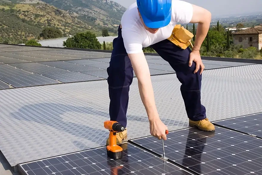 Executie Instalatii cu Panouri Fotovoltaice si Instalatii Electrice